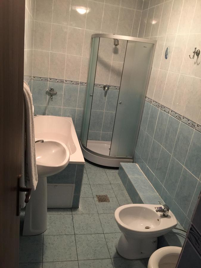 Hotel Rares Μποτοσάνι Εξωτερικό φωτογραφία