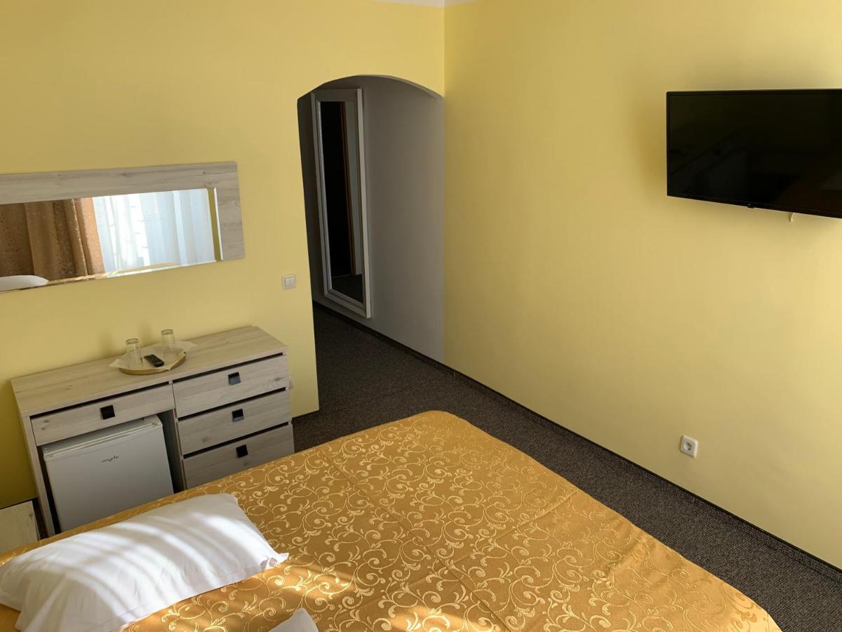Hotel Rares Μποτοσάνι Εξωτερικό φωτογραφία