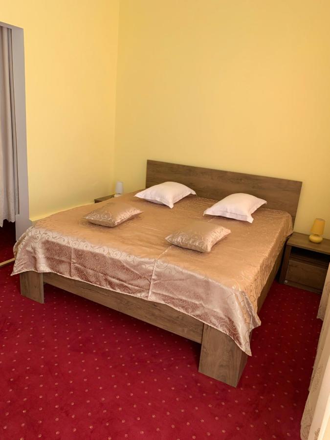 Hotel Rares Μποτοσάνι Εξωτερικό φωτογραφία