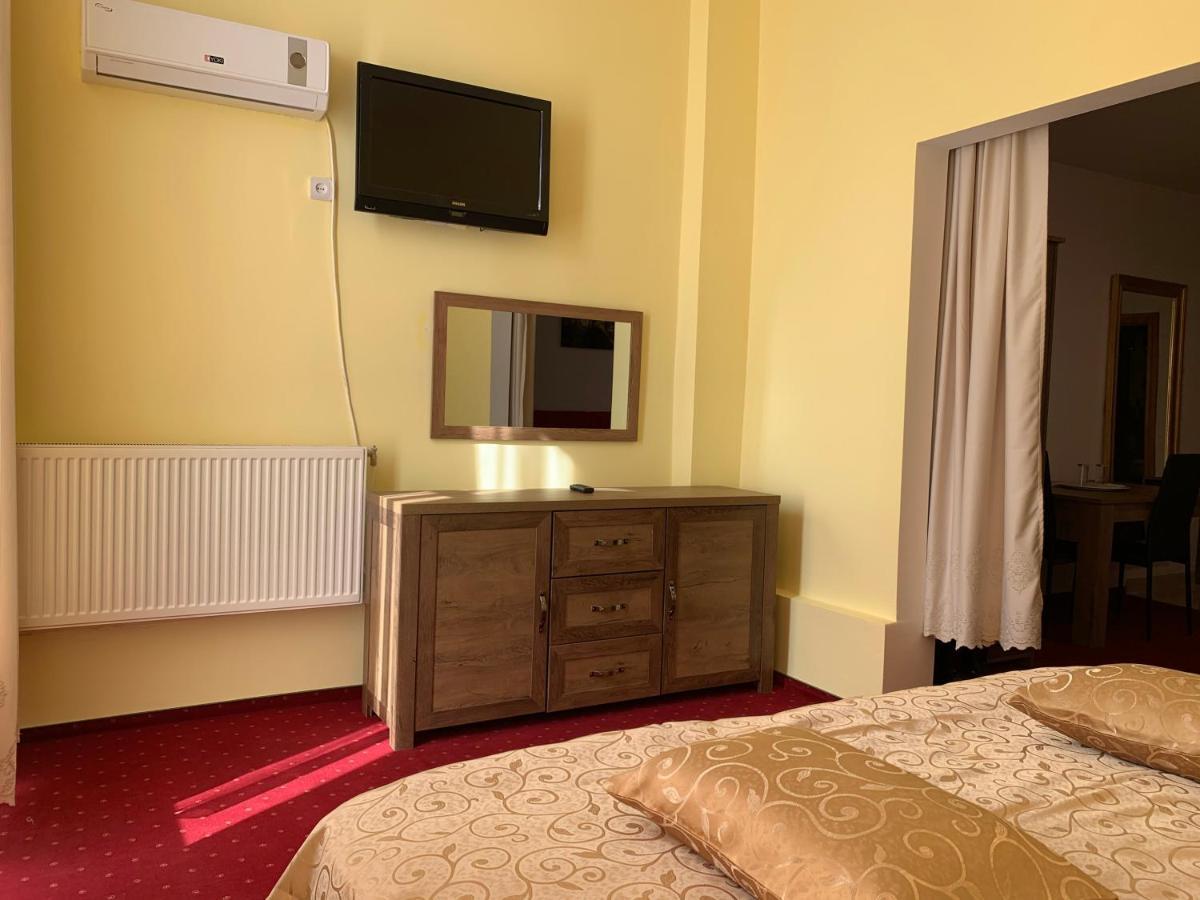 Hotel Rares Μποτοσάνι Εξωτερικό φωτογραφία