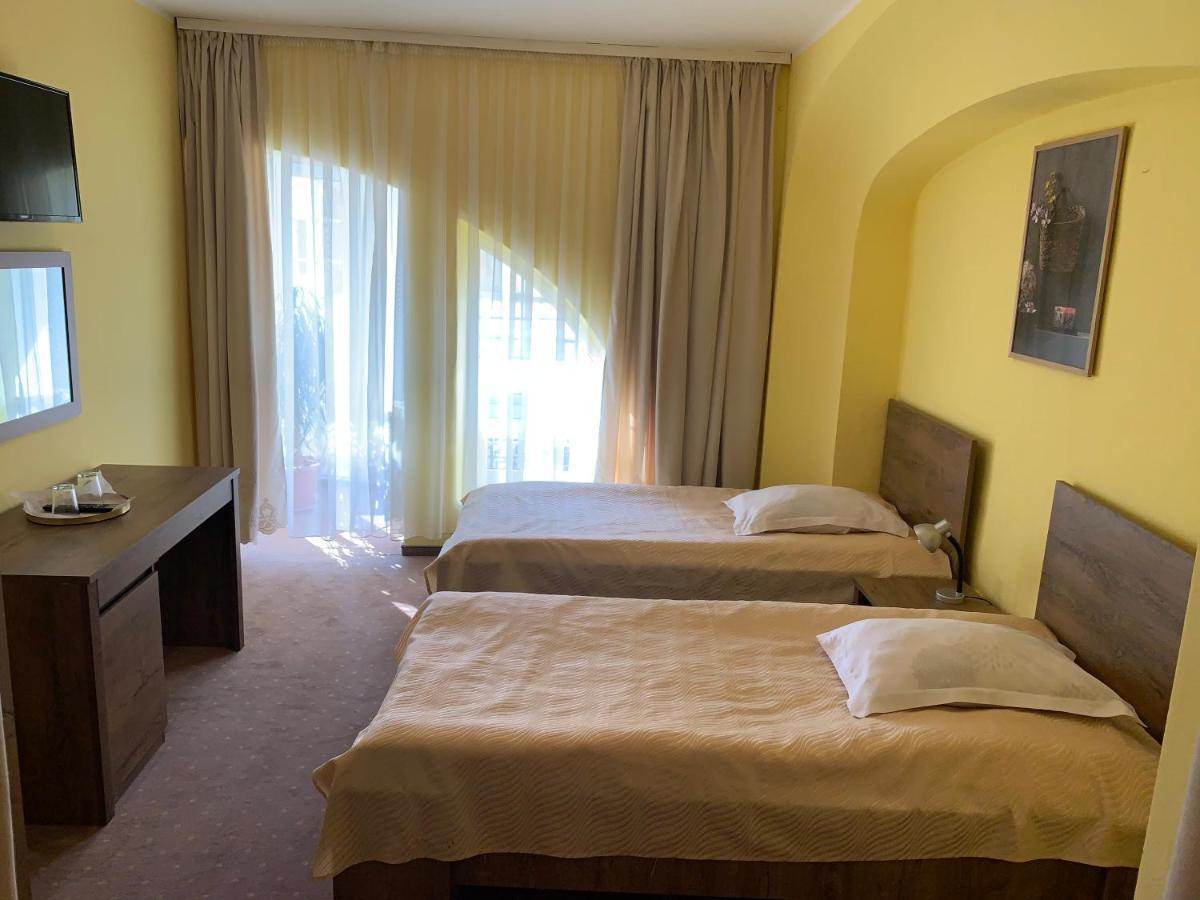Hotel Rares Μποτοσάνι Εξωτερικό φωτογραφία